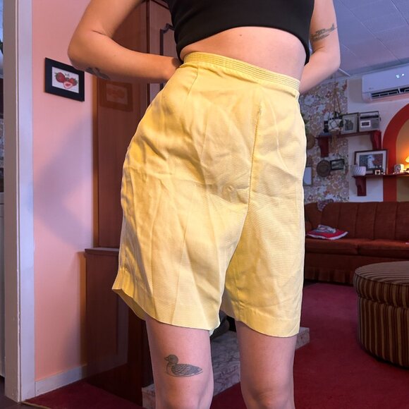 1970s union made yellow pleated side zip shorts - Picture 5 of 12